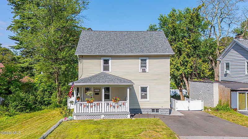 2nd image of 1033 Balltown Road