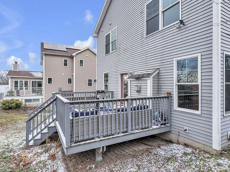 366 Colchester Ave — Photo 4