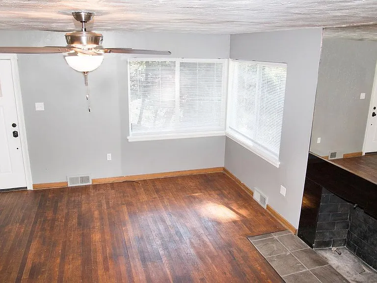 1223 Greenbrier Rd #1 — Photo 1
