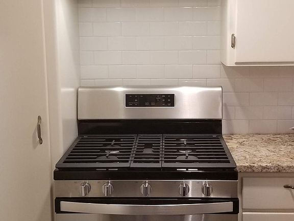 3rd image of 1734 Davis St #4
