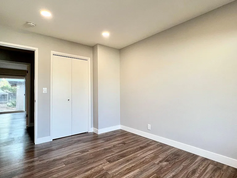 698 Danforth Dr — Photo 20