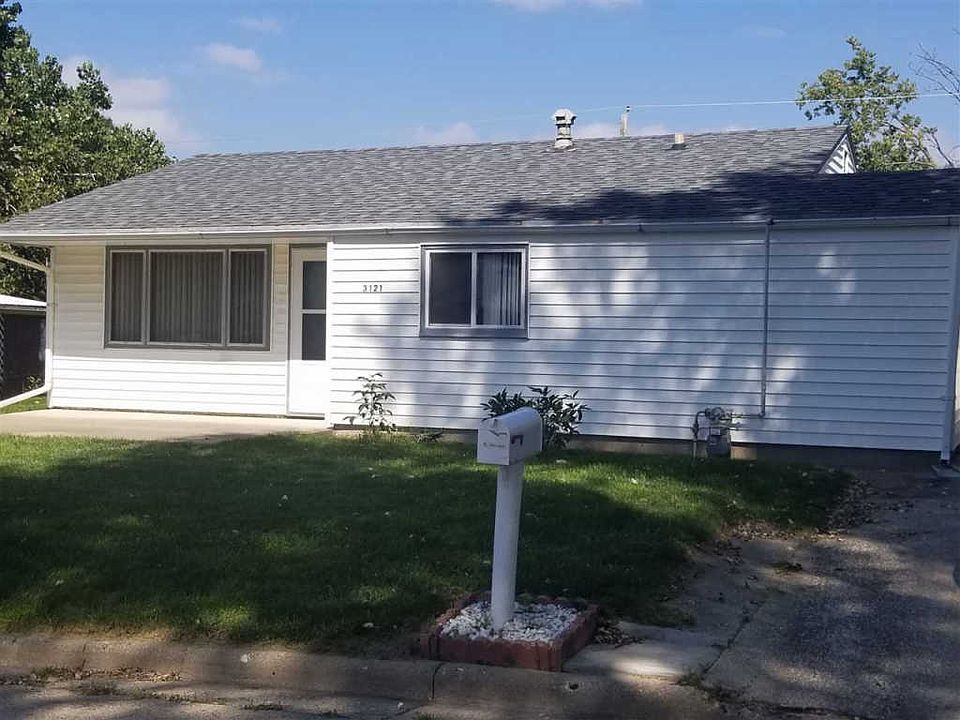 1st image of 3121 8th St