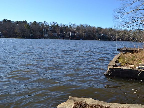 4th image of 752 Lake Dr