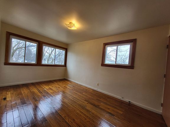 5th image of 32607 Montcalm St