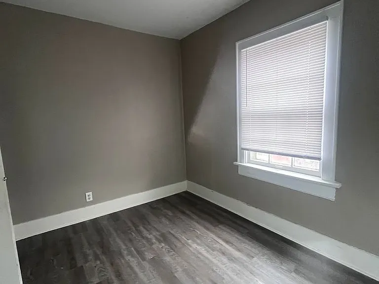 411 S 38th Ave — Photo 13