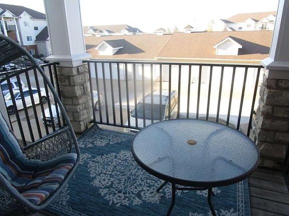 3rd image of 6255 Beechtree Dr Unit 1204