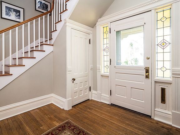 3rd image of 141 Connett Pl