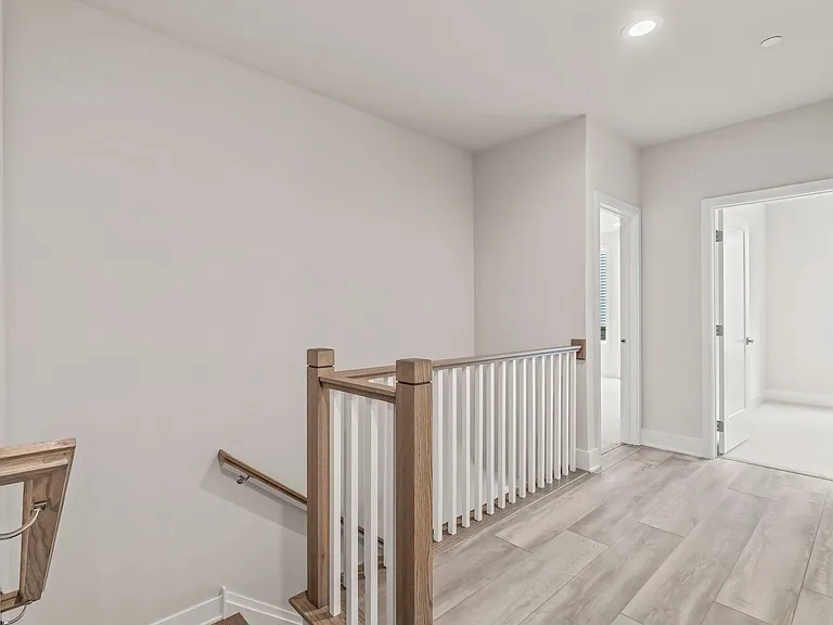 701 Brewster Aly — Photo 17