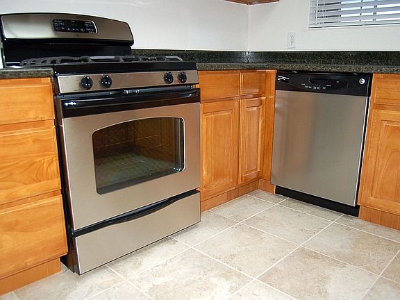 3rd image of 336 Windward Ct