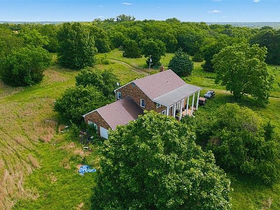 2nd image of 20505 Tonganoxie Dr