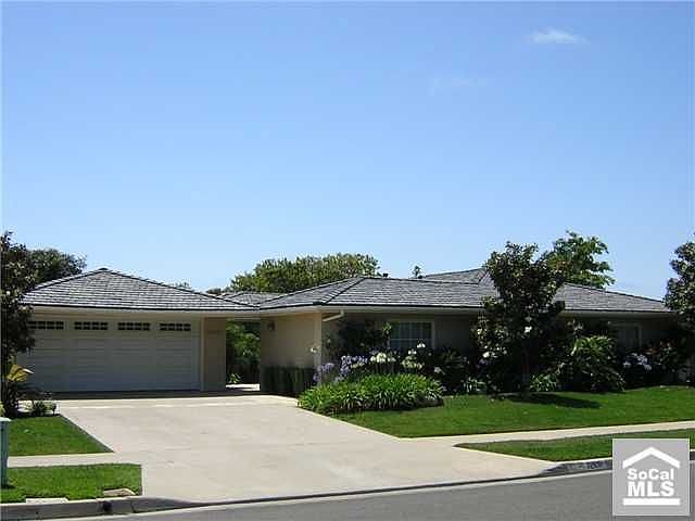 2800 sq ft on large lot