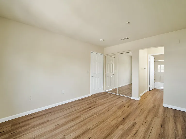 Toscana Apartments — Photo 8