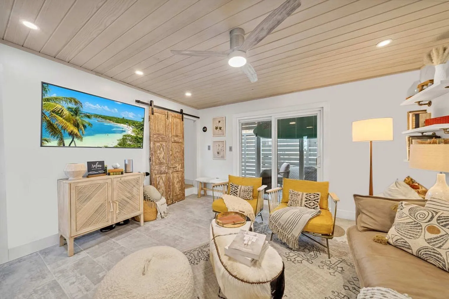 1 bed, 2.0 bath, 8740 sqft, $2,147 — Photo 4