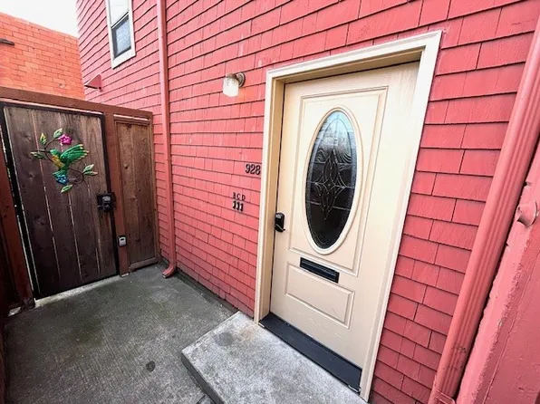 928 Madison St #2, Oakland, CA 94607