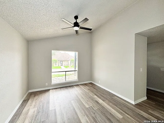 5202 Metcalf — Photo 5