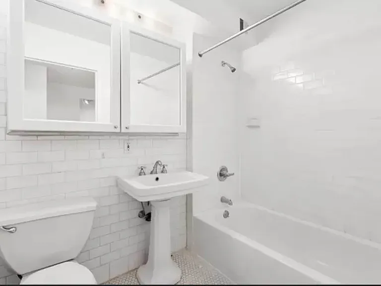 190 E 7th St #516 — Photo 6