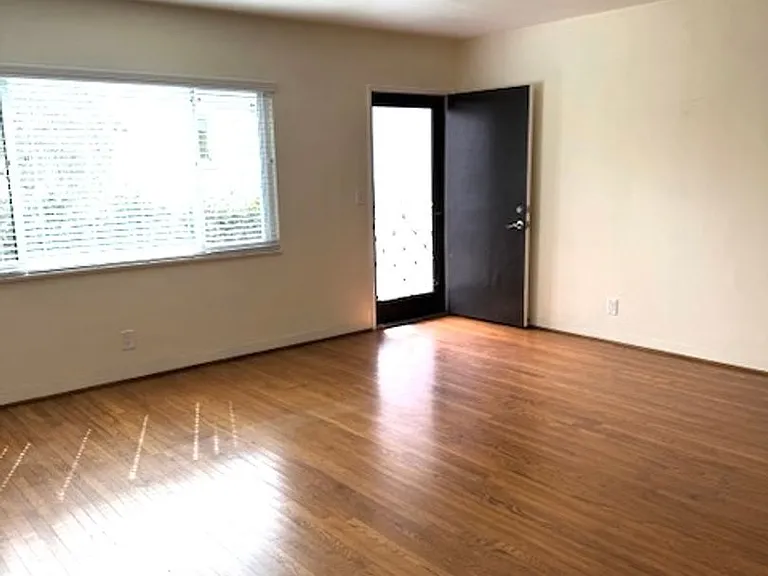 1025 N Milpas St — Photo 8