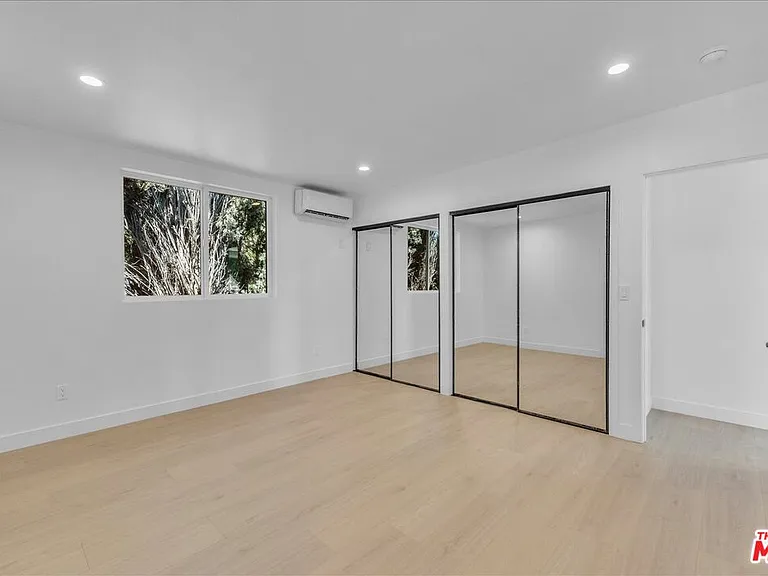6913 1/2 Encino Ave #UPPER — Photo 31