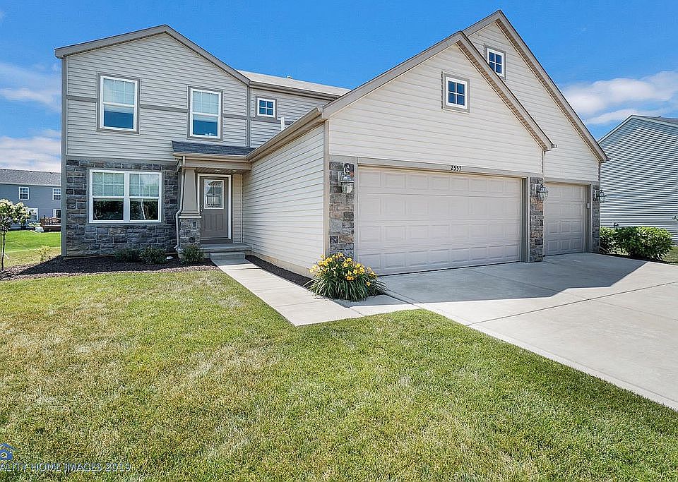 Beautiful stone and vinyl exterior. 4 bedroom, 2.5 bath with 3 car garage and full daylight basement.