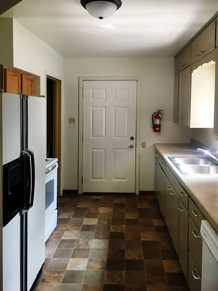 5 bed, 1500 sqft, $1,750 — Photo 2