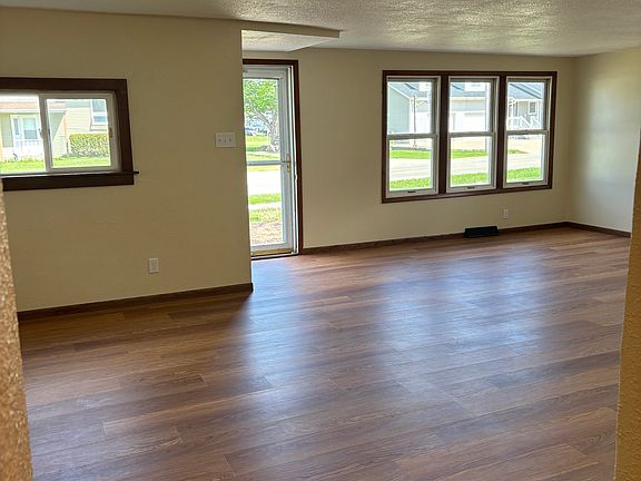 2nd image of 301 S Ash St