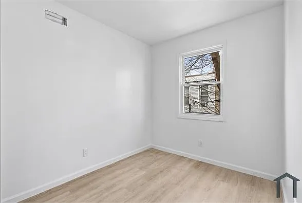 2055 Dickinson St — Photo 6