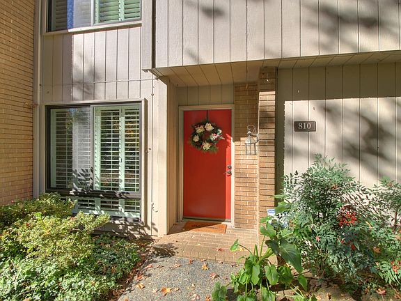 2nd image of 810 Elmhurst Cir