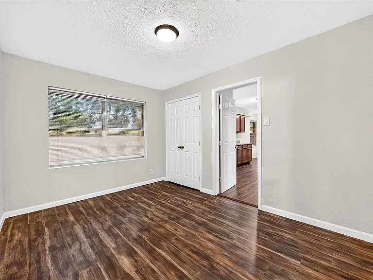 530 Globe St — Photo 28