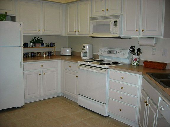 Lots of Cabinets & Counter Space - Pantry