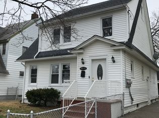 24124 141st Ave, Rosedale, NY 11422