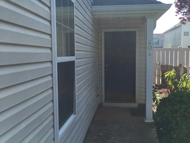 404 Commons Dr — Photo 5