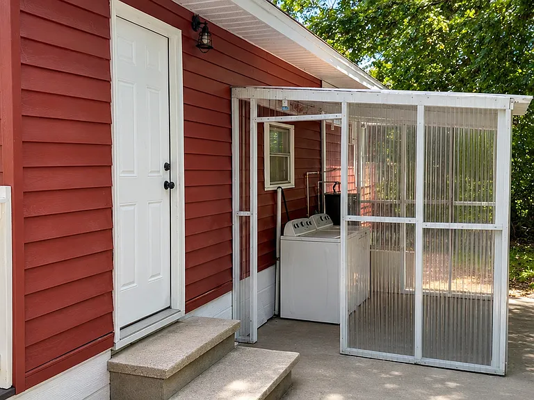 456 NE Colvin Ave — Photo 6