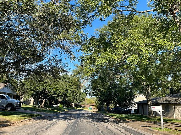 5th image of 1005 Clearspring Dr