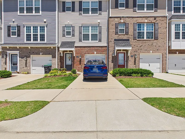 1405 Kerr Dr — Photo 3