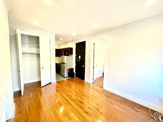 Rented by Pear NYC LLC | media 24