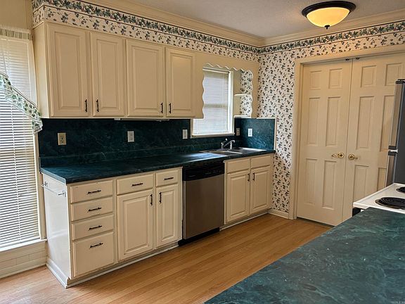 3rd image of 107 W Cloverdale Dr