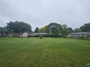 6704 W 8th St, Sioux Falls, SD 57107