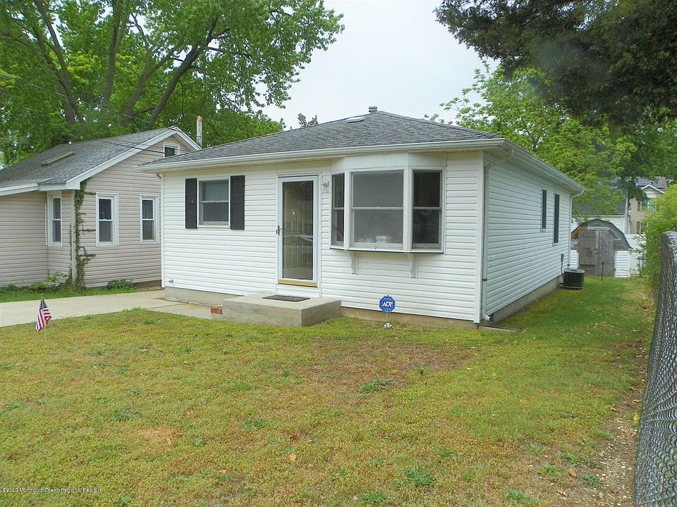 1st image of 67 River Dr