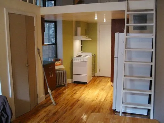Rented by Perry Associates NYC Inc | media 18