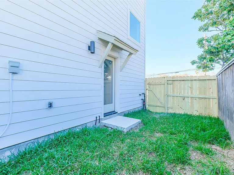 8323 Brecha Ln — Photo 29
