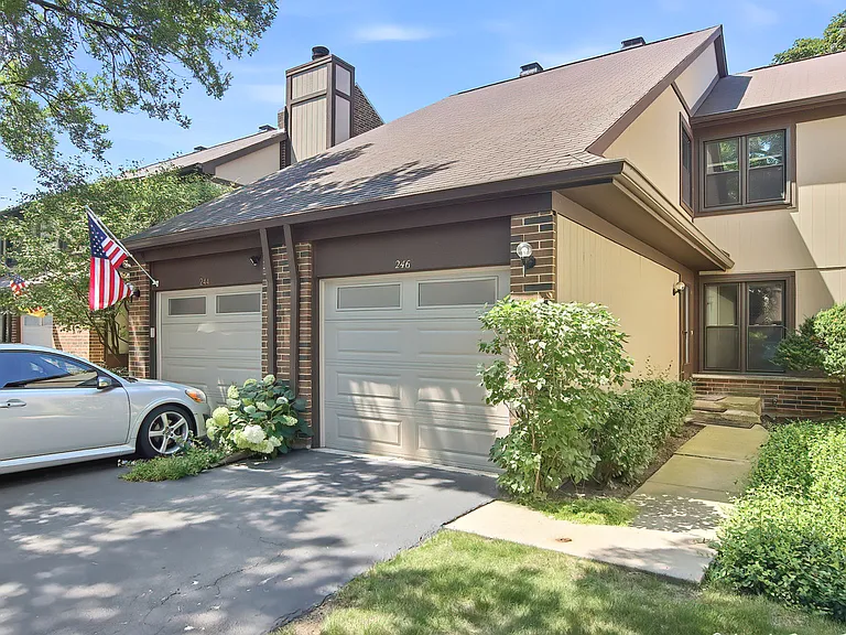 246 Shadowbend Dr — Photo 1
