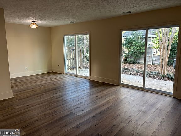 3rd image of 118 Scatterfoot Dr