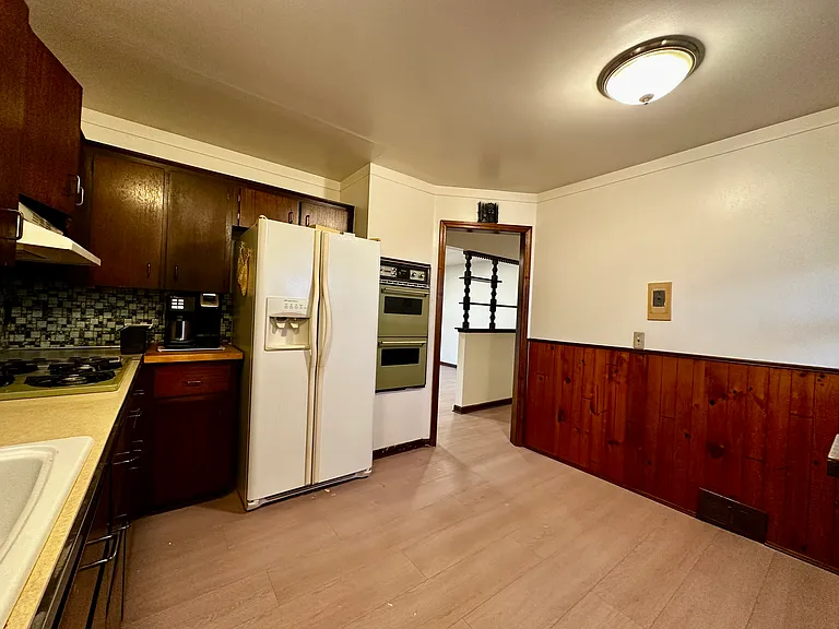 1585 Berkshire St — Photo 12