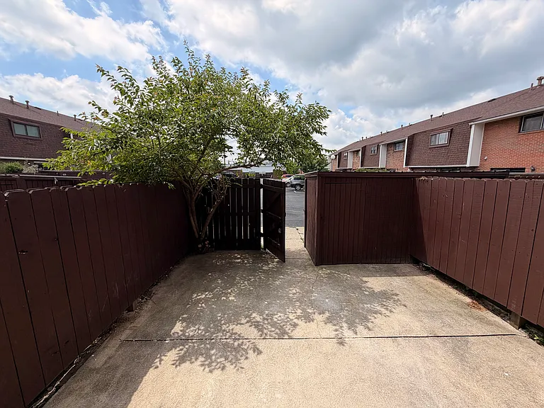 1884 Willoway Cir S — Photo 14