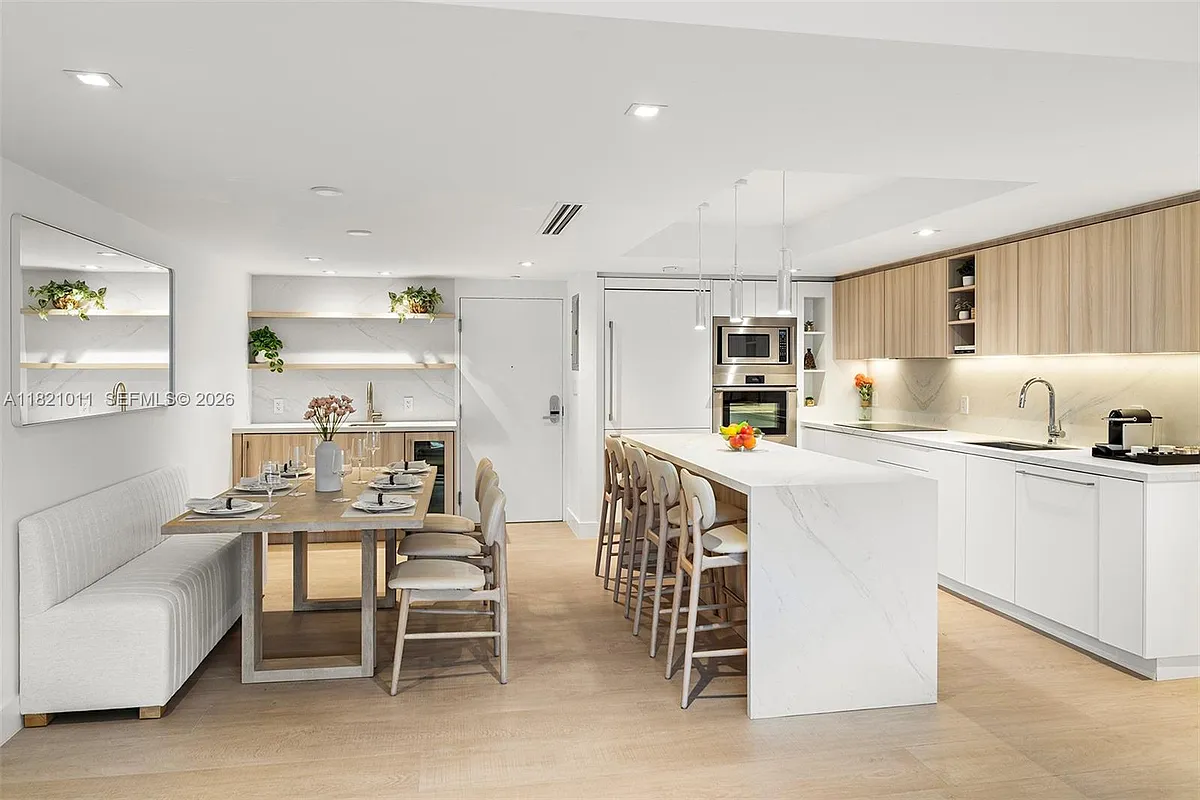 Building Photo - 2301 Collins Ave #630