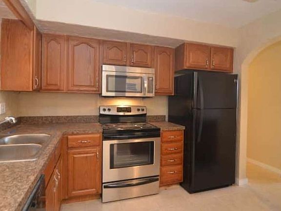5th image of 1140 8th Ave NE