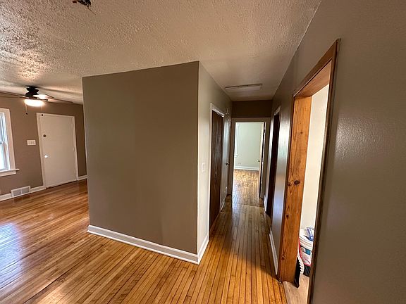 4th image of 203 N Bonnie Brae Ave