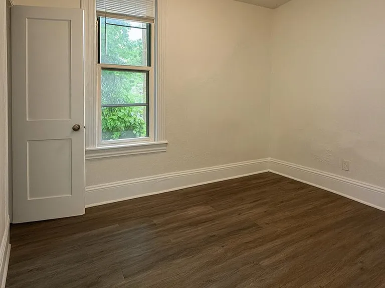 782 Case Ave E — Photo 5