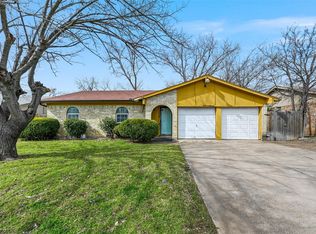 6908 Griggs St, Forest Hill, TX 76140