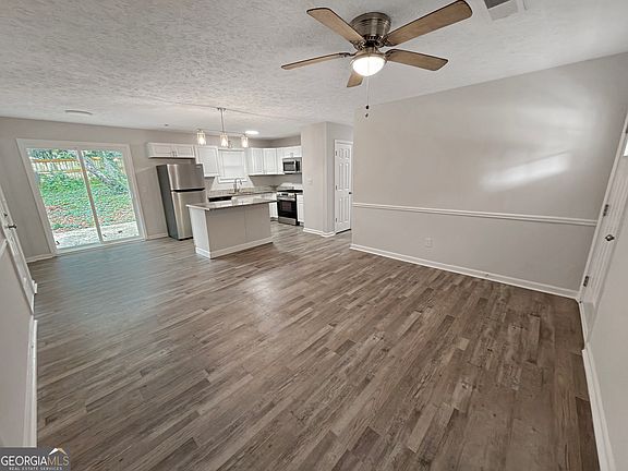 4th image of 675 Lakeridge Dr SE